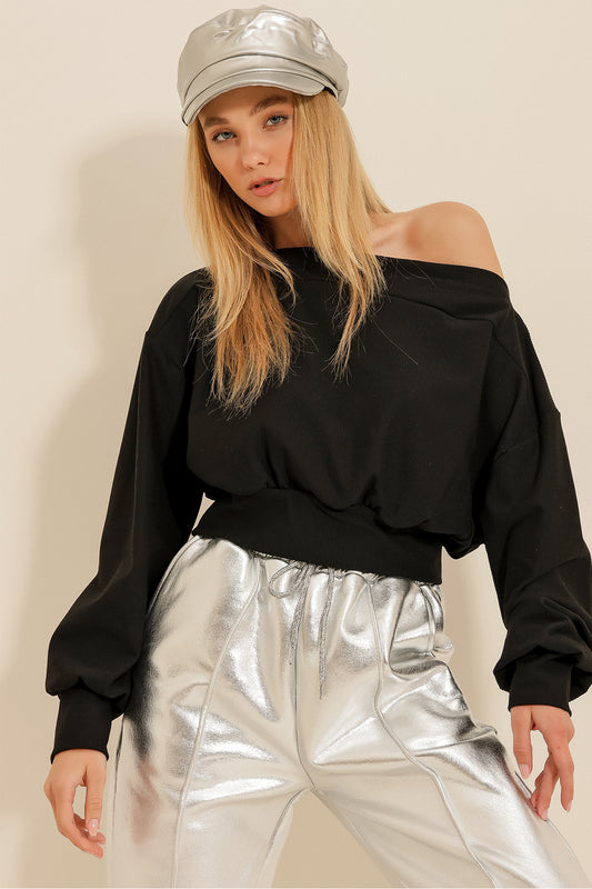 Trend Alaçatı Stili Women's Black Boat Neck Self-Textured Crop Sweatshirt ALC Women